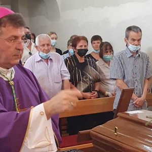 Biskup Šaško predvodio misu zadušnicu i sprovodne obrede za preminulog vlč. Slavka Šaguda